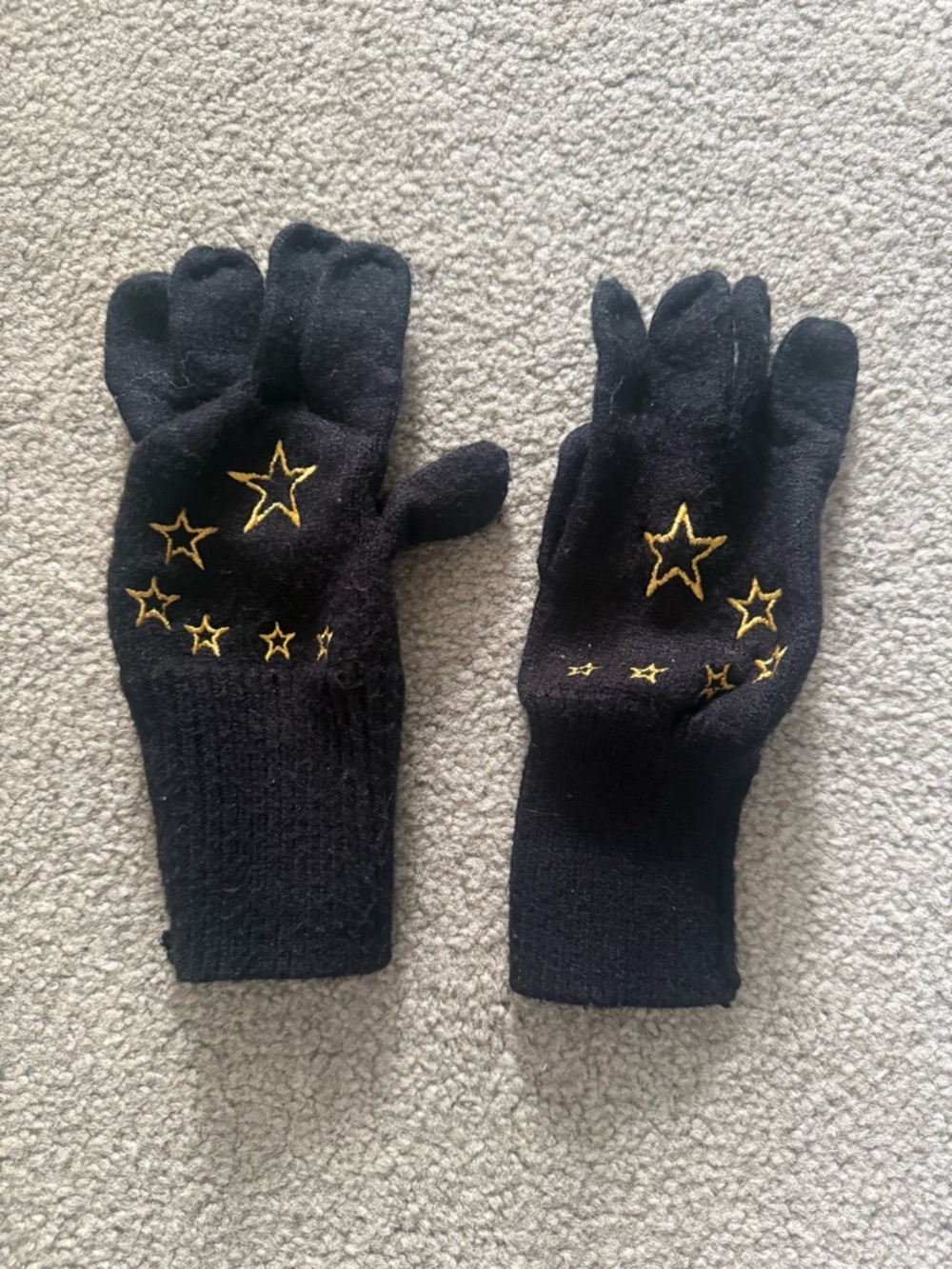 Black Star-Embroidered Women's Knit Gloves